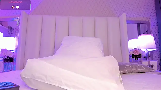 SophiaSmiiths_ live