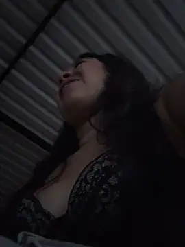 Pretty_Isadora live