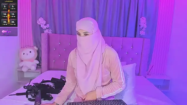 Nayla-Mouna live