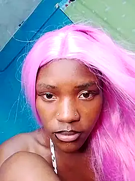 Petite-divaa live