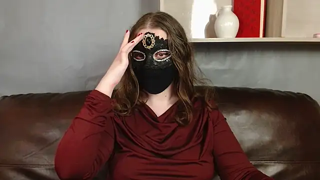 your_queen_nora live