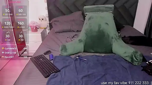 LuvlyAria live