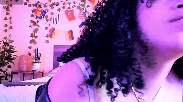 EbonnyRosse live