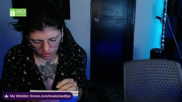 lovelockedlips live