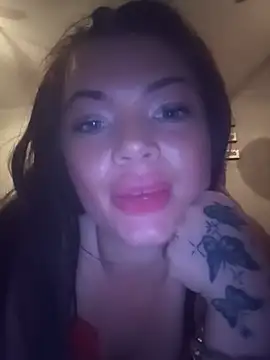 Curveyqueenn live