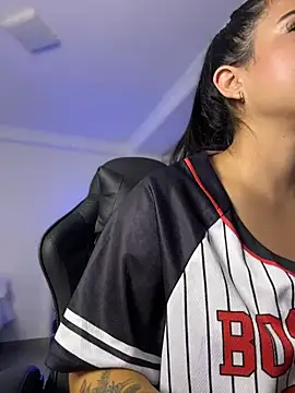 JuanitaMore01 live