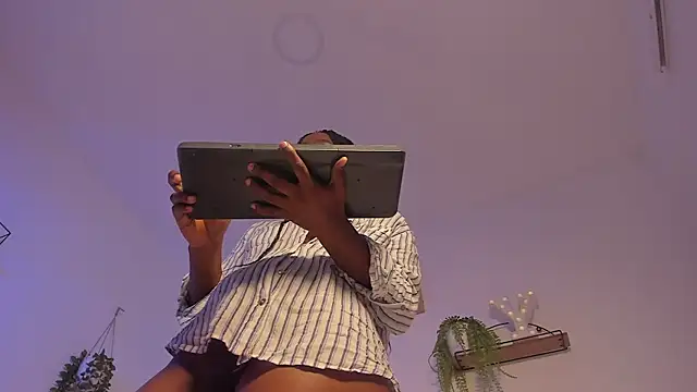 yara-ebony live
