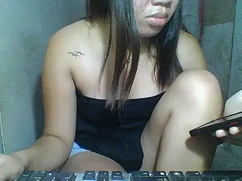 Skinny_PinayGirljust18 live