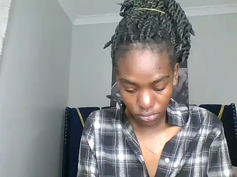 Lola_Allure live