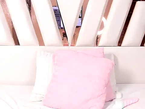 MiaKleinX live