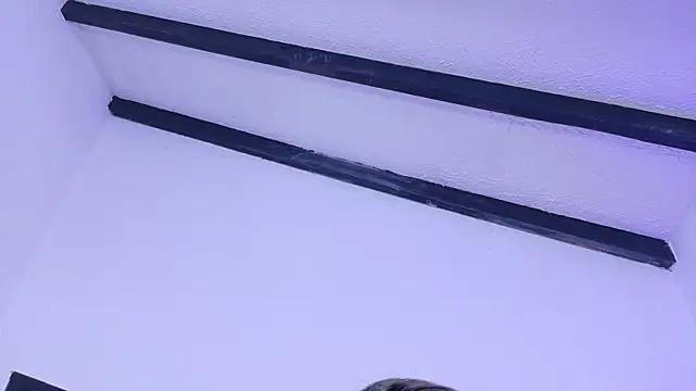 Skinny_hottie18 live