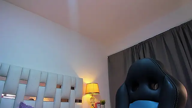Nauthy_Nahomi live