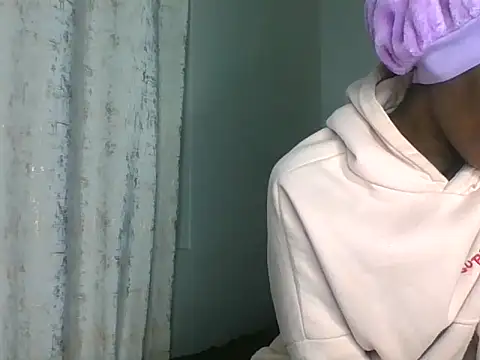 Lola_Allure live