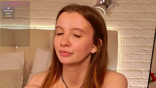 Molly__Quinn live