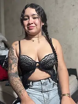 Pretty_Isadora live