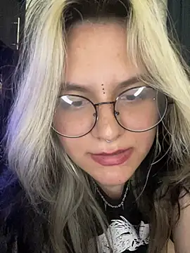 NaylaVelvet live