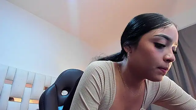 Nauthy_Nahomi live
