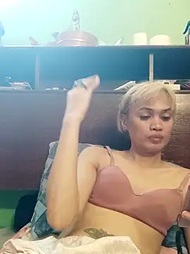 QueenSoreal live