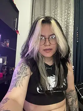 NaylaVelvet live