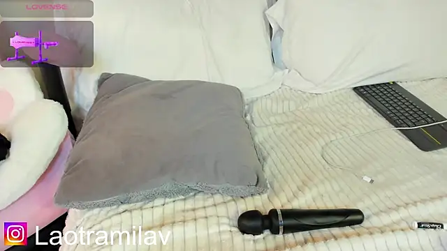MilaVelour live