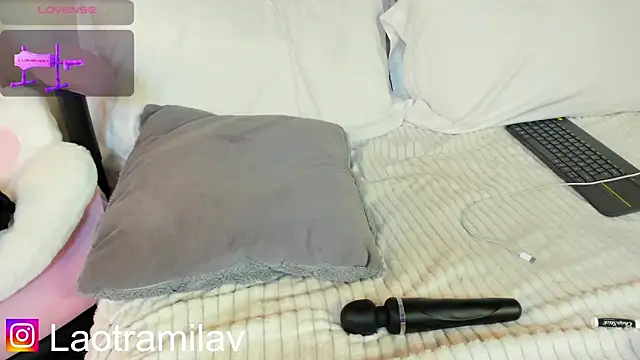 MilaVelour live