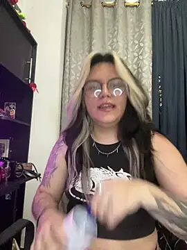 NaylaVelvet live