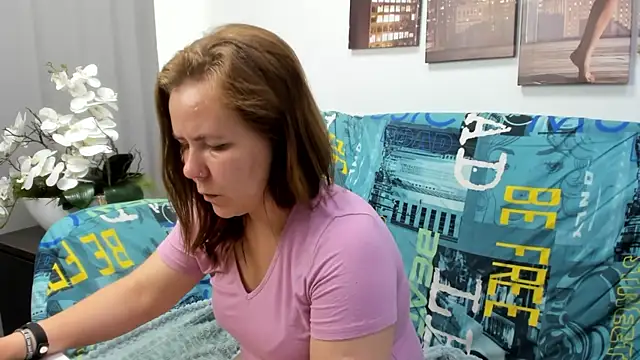 Dear_hollyy live
