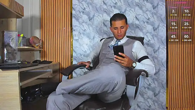 Hideintheoffice live