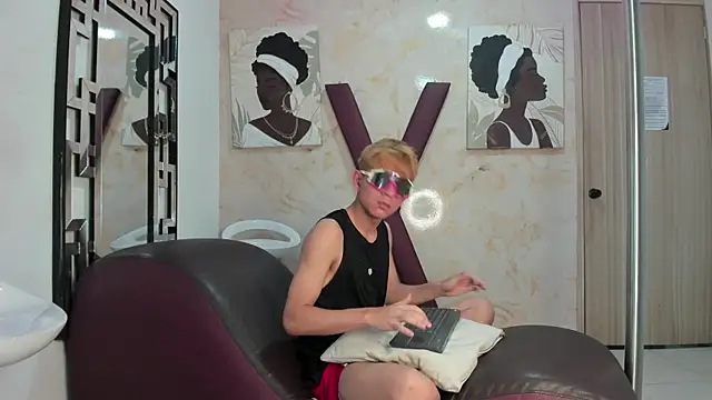 BLACK_AND_WHITET live
