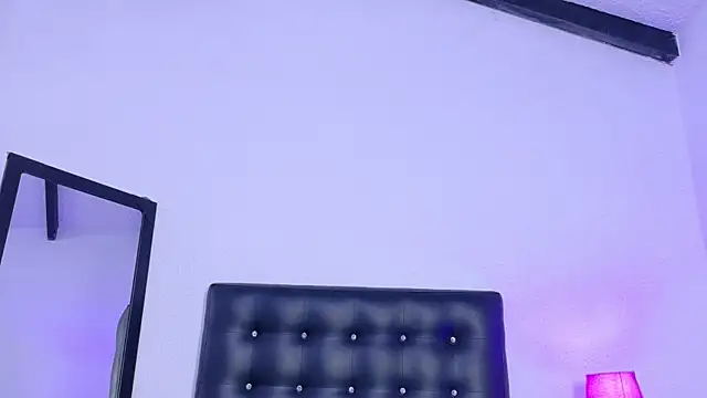 Skinny_hottie18 live