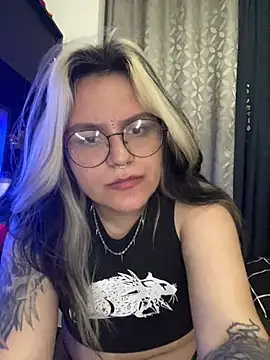 NaylaVelvet live