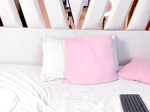 MiaKleinX live
