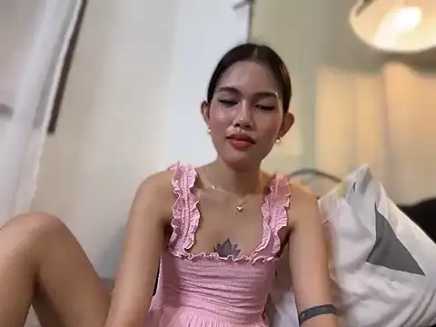Larathegr8t live
