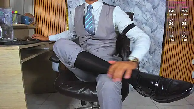 Hideintheoffice live