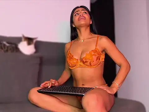 EmilyLuxx live