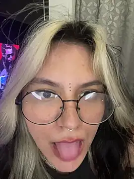 NaylaVelvet live