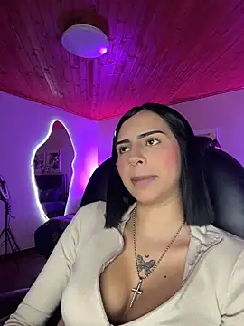 Hilary_pinkk live