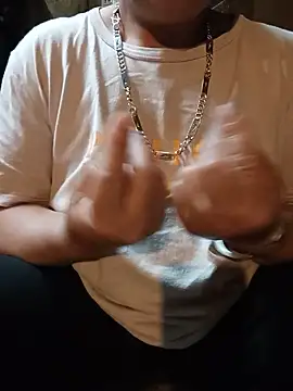 tuyet-nhi live
