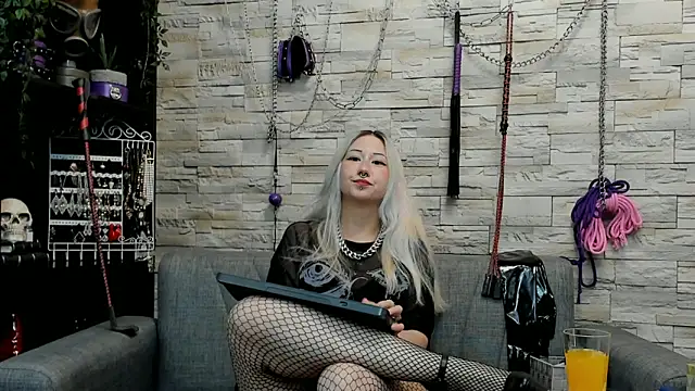 Miss_Kaz live