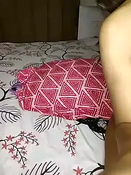 Too_yum_girl live