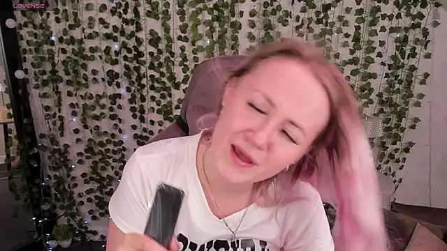 Jooyce_Howward live