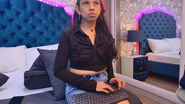 KimberlyMonroee live