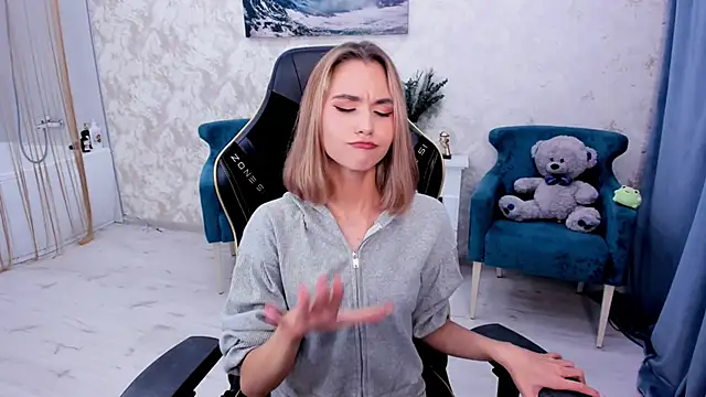 EllaCurtis live