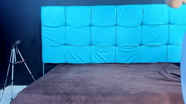 Monserrat_Kiara live