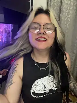 NaylaVelvet live