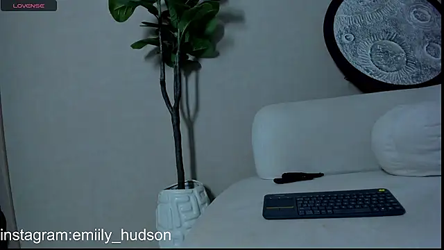 emily_huddson_ live