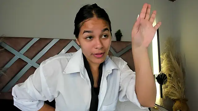 Layra_rous live