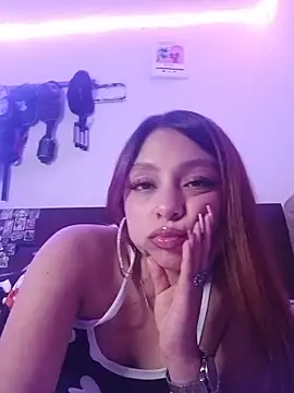 Emma_Evanns_ live