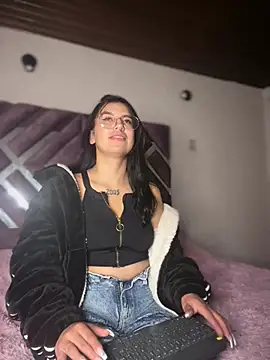 GabyLopez_Pink live