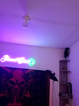 Sarah-Stoner live